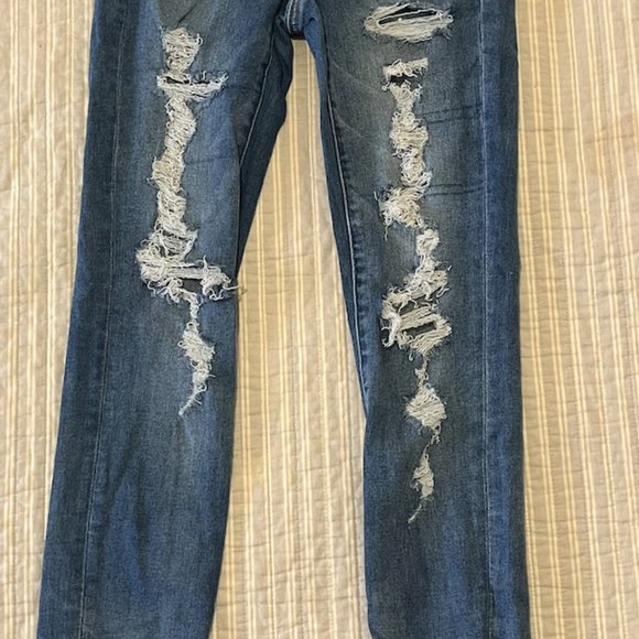 American Eagle Curvy Ripped Skinny Jeans - Picture 2 of 5